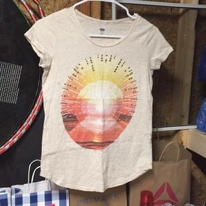 OLD NAVY T SHIRT